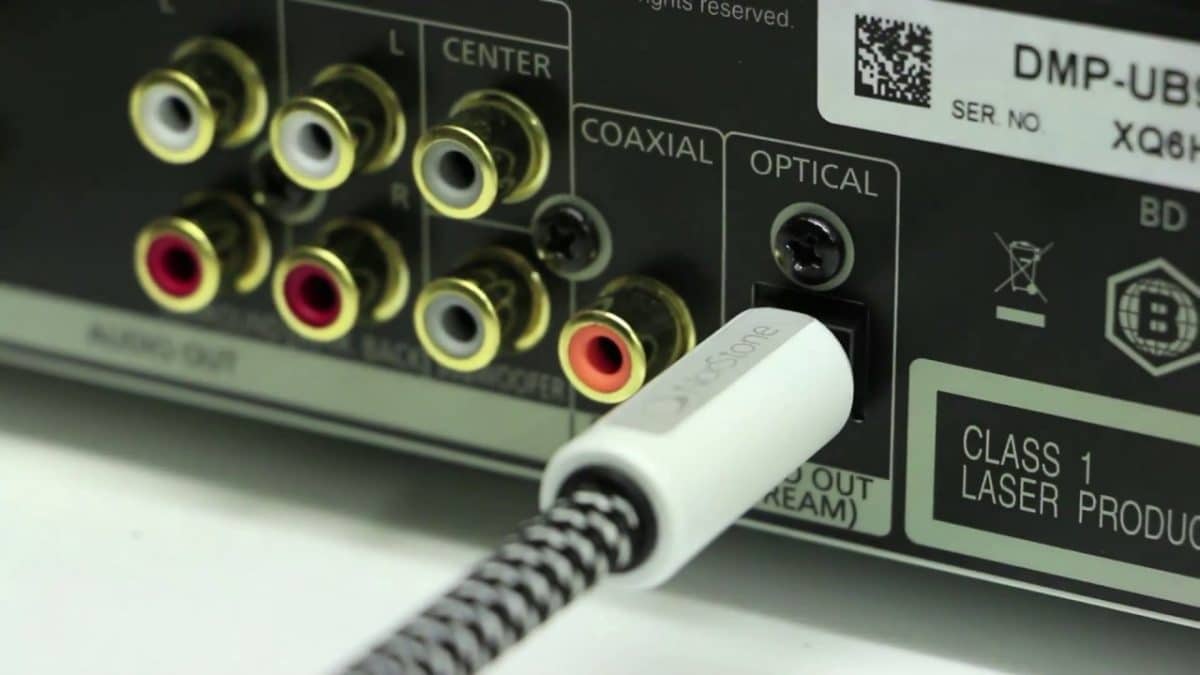 connecter un câble HDMI à un poste TV Smart